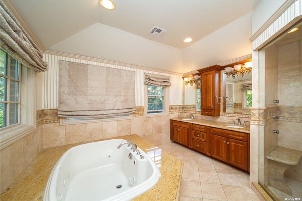Bathroom, Dual Sink Vanities, Interior, Recessed Lighting