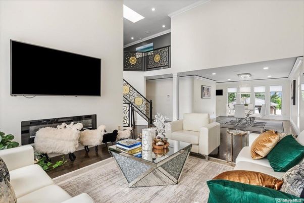 Dining room, Interior, Living room, Pendant Lights, Recessed Lighting, Wood Texture Flooring