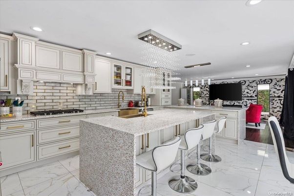 Chandelier, Interior, Kitchen, Living room, Marble, Pendant Lights, Recessed Lighting, Stainless Steel Appliances