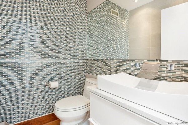 Bathroom, Interior, Recessed Lighting, Wood Texture Flooring
