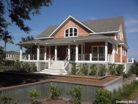 Exterior, Facade, Queen Anne Victorian