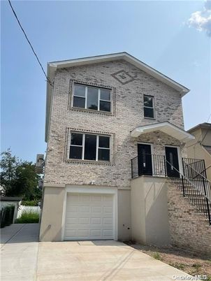 Attached, Exterior, Facade, Brick Facade, Rowhouse
