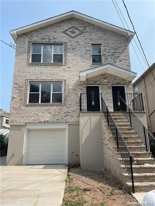 Attached, Exterior, Facade, Brick Facade, Rowhouse