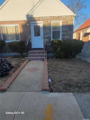 Exterior, Facade, Brick Facade, American Craftsman