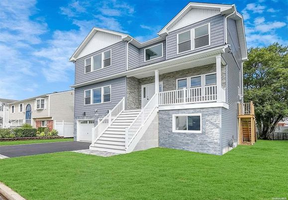 Attached, Exterior, Facade, Farmhouse