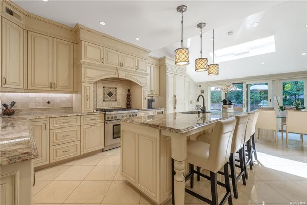 Dining room, Interior, Kitchen, Pendant Lights, Recessed Lighting, Stainless Steel Appliances