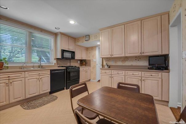 Dining room, Interior, Kitchen, Recessed Lighting, Wood Texture Flooring