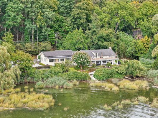 Exterior, Lake