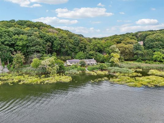 Exterior, Lake