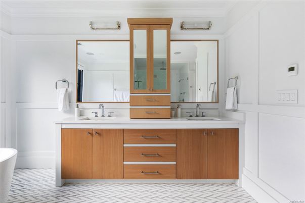 Bathroom, Dual Sink Vanities, Interior