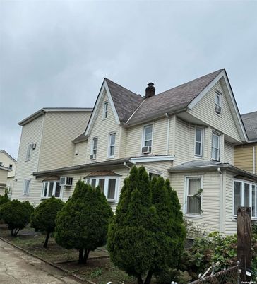 Exterior, Facade, Queen Anne Victorian