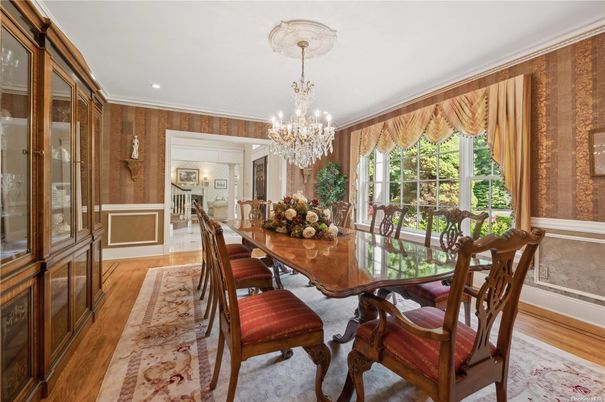 Chandelier, Dining room, Interior, Recessed Lighting, Wood Texture Flooring