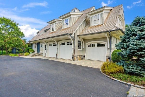 Attached, Exterior, Facade, Cape Cod