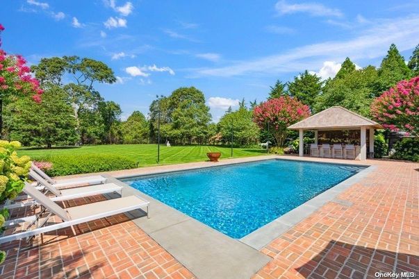 Exterior, Pool