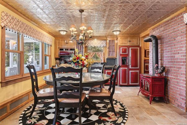 Chandelier, Dining room, Interior, Kitchen, Stone Walls