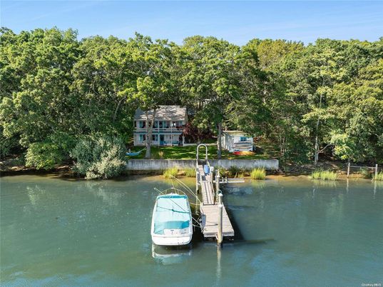 Exterior, Lake