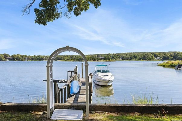 Exterior, Lake