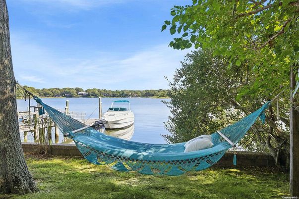 Exterior, Lake