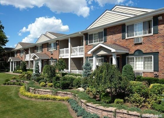 Exterior, Facade, Brick Facade, Georgian