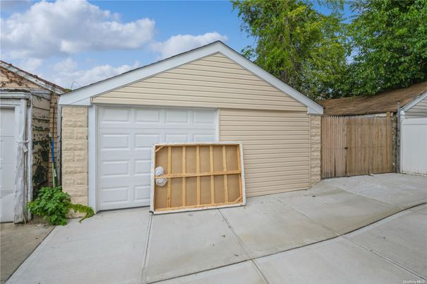 Detached Garage, Exterior
