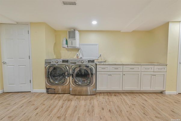 Interior, Recessed Lighting, Washer, Wood Texture Flooring