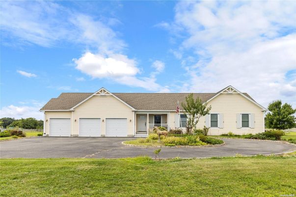 Attached, Exterior, Facade, Ranch
