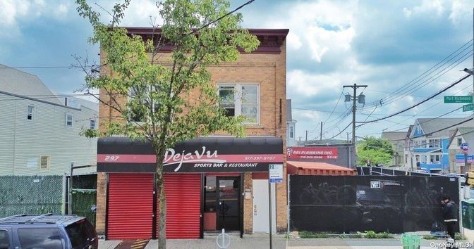 Exterior, Facade, None