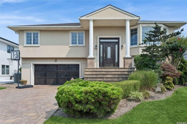 Attached, Exterior, Facade, Raised Ranch