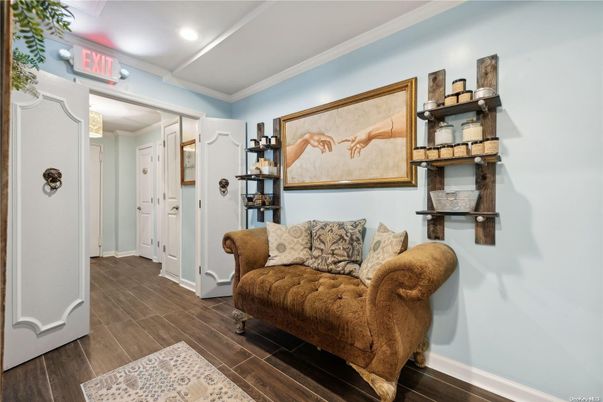 Interior, Recessed Lighting, Wood Texture Flooring