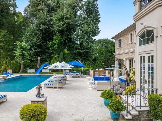 Exterior, Playground, Pool
