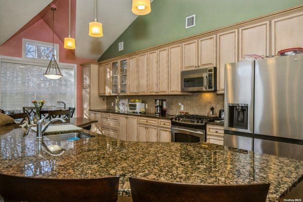 Dining room, Interior, Kitchen, Pendant Lights, Stainless Steel Appliances
