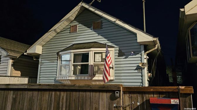 Exterior, Facade, None