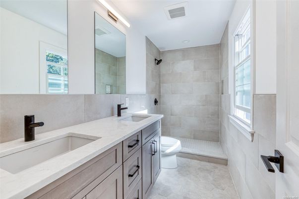 Bathroom, Dual Sink Vanities, Interior