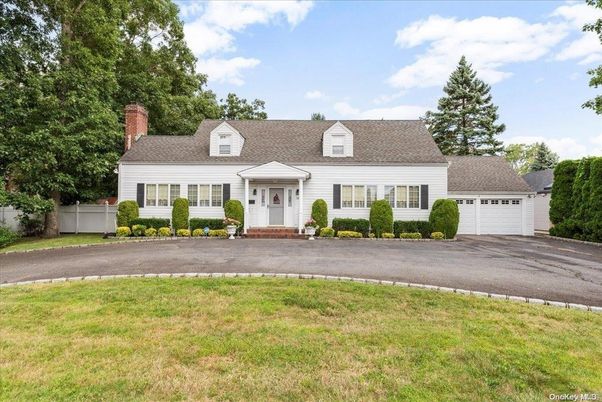 Attached, Exterior, Facade, Cape Cod