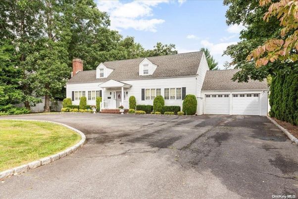 Attached, Exterior, Facade, Cape Cod