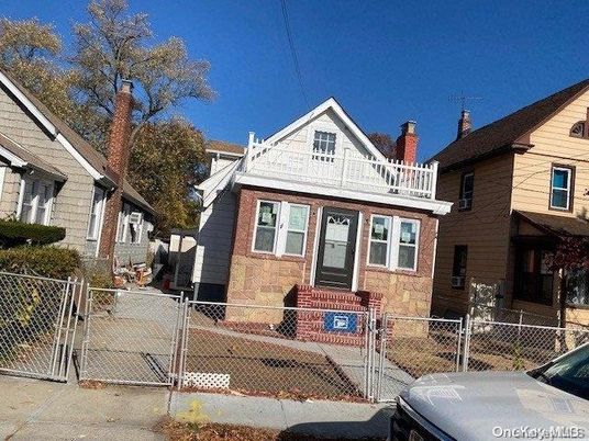 Exterior, Facade, Brick Facade, Queen Anne Victorian
