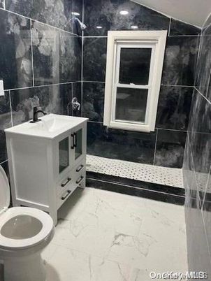 Bathroom, Interior, Marble, Recessed Lighting