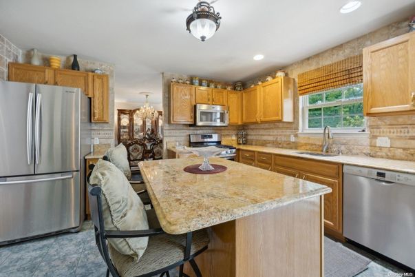 Chandelier, Dining room, Interior, Kitchen, Recessed Lighting, Stainless Steel Appliances
