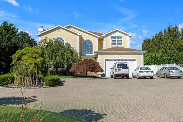 Attached, Exterior, Facade, Mediterranean