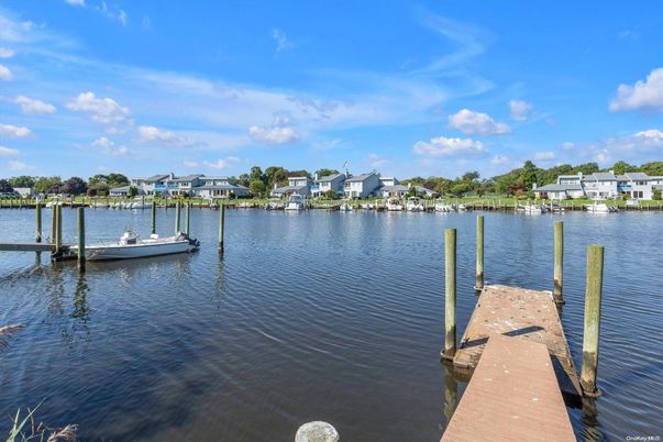 Exterior, Lake
