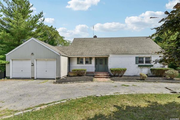 Attached, Exterior, Facade, Cape Cod