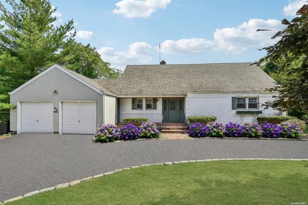 Attached, Exterior, Facade, Cape Cod