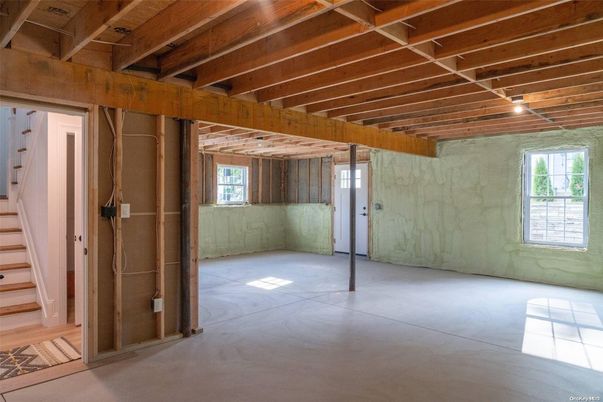 Empty room, Interior, Wooden Beams, Wooden Ceilings