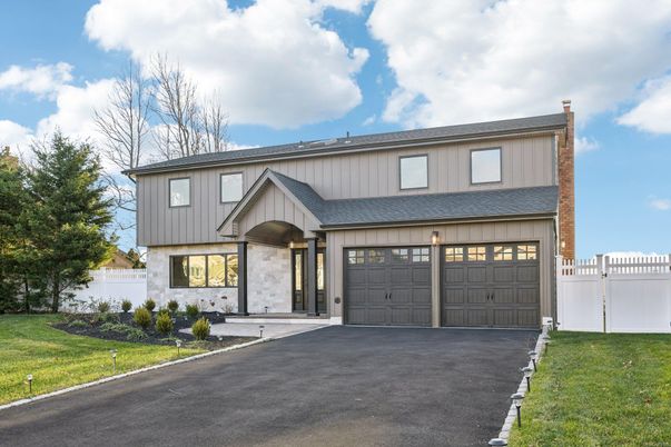 Attached, Exterior, Facade, Farmhouse
