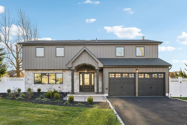 Attached, Exterior, Facade, Farmhouse