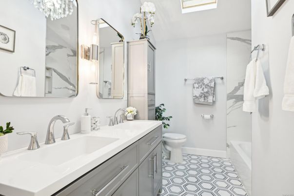 Bathroom, Dual Sink Vanities, Interior