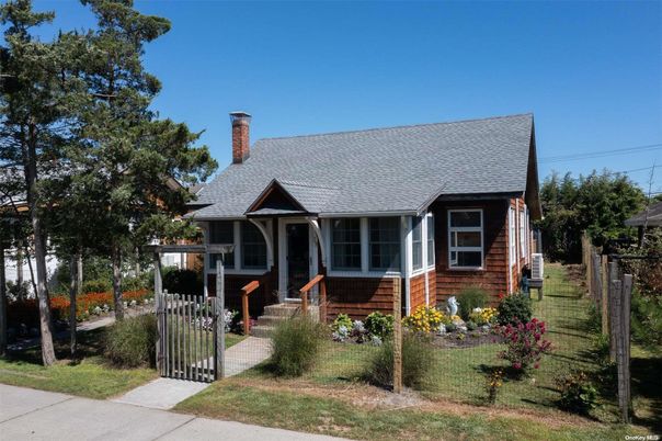 Exterior, Facade, Cape Cod