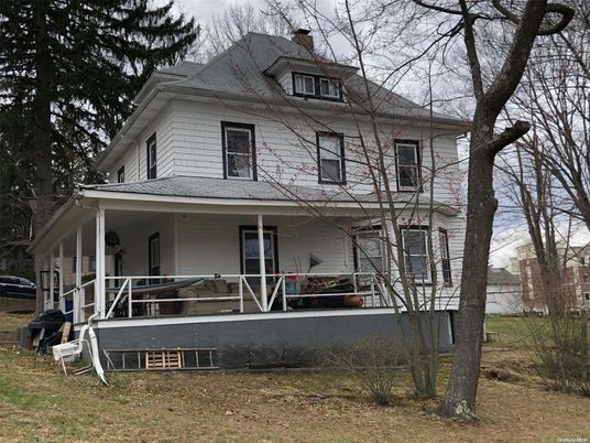 Exterior, Facade, American Foursquare