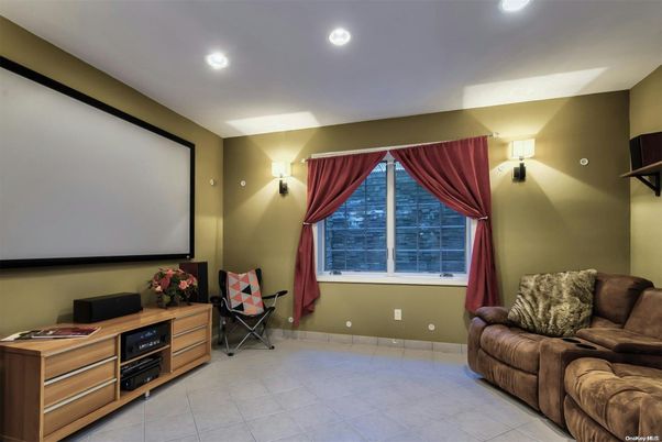 Interior, Projection Screen, Recessed Lighting