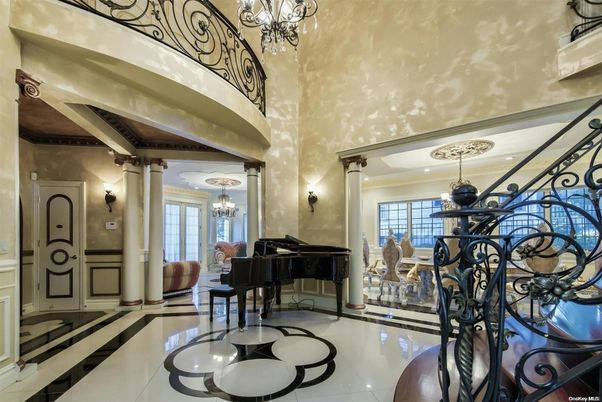Chandelier, Interior, Piano
